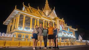 Phnom Penh: Evening City Tour by Tuk Tuk with 1 Dinner