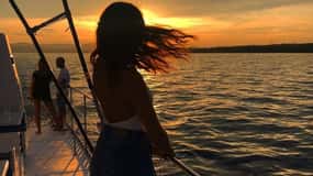 Valencia: Catamaran cruise bij zonsondergang of overdag met drankje