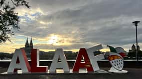 Cologne: Carnival Walking Tour