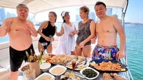 Dubai: 2 timmars privat yachtkryssning och läskedrycker + valfri BBQ