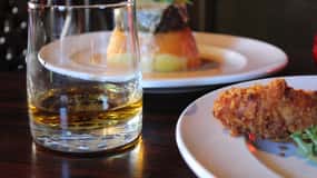 Edinburgh: Whisky Flight in one of the oldest pubs