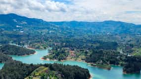 Guatapé & Peñol Rock Day Group Tour