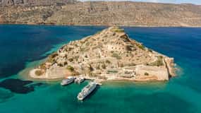 Elounda : Spinalonga : visite guidée en bateau avec barbecue et baignade