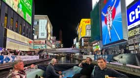 Osaka: Plavba po řece Dotonbori s výhledem na nápis Glico a neonové osvětlení