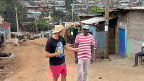 Nairobi: Kibera Slum Tour with Local Guide