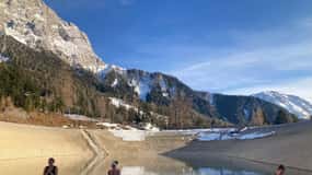 Leave the comfort Zone: Ice bathing in the mountain lake