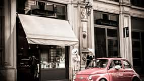 Milan: Central City Tour by Vintage Fiat 500 (2 hs, 2 stops)