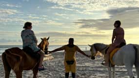 Salalah: passeggiata a cavallo sulla spiaggia con trasferimento dall'hotel