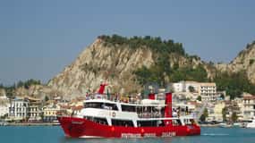 Zakynthos: Boat Tour with Cave Visits & Swim Stops
