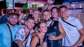 Ao Nang: Guidet barcrawl med shots og en T-shirt
