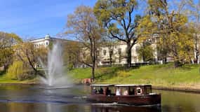 Riga: Canal and Daugava River Boat Tour with Drink