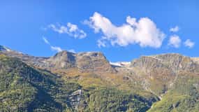 Hardangerfjord: Guided Kayak Tour