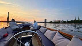 Riga : Croisière touristique avec boisson de bienvenue et audioguide