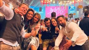 Tour dell'Oktoberfest: tutto compreso!!! Prenotazione del tavolo con 2 biglietti per le giostre