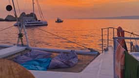 Marsella: crucero en catamarán al atardecer, bufé y bebidas