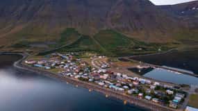 Ísafjörður: Excursión al pueblo de Flateyri: Naturaleza, Cultura, Historia