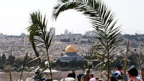 Palmsöndagens procession på en heldag från Jerusalem eller Tel Aviv