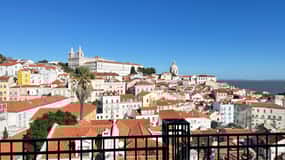 Lisboa: Tuk Tuk ride in Alfama & pick-up you at the hotel.