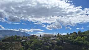 Gjirokastra: Guided City Tour with Castle and Skenduli House
