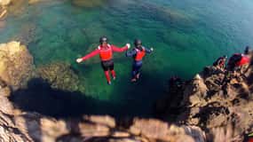 Coasteering Algarve: Salta de falésia, nada e escala em Sagres