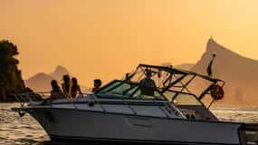 Glória : Croisière en bateau rapide au coucher du soleil avec boissons et collations