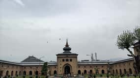 Srinagar: Private Old City and Mughal Gardens Guided Tour