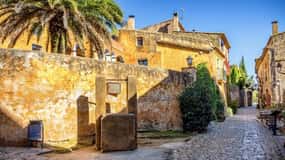 Barcelona: Girona Private Day Trip with Local Guide