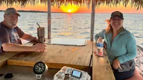 Panama City Beach: 90 minuti di tour in barca Tiki al tramonto