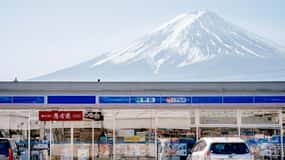 From Tokyo: Mt. Fuji Lawson & Iconic Lakes 1-Day Bus Tour