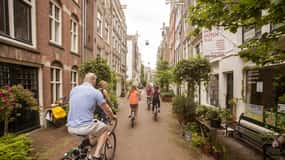Amsterdam: Hidden Gems & Highlights Guided Bike Tour