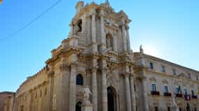 Syracuse: Ortigia and Neapolis Guided Walking Tour