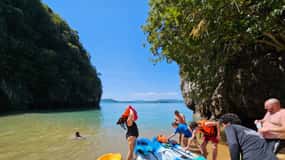 Koh Lanta: Kayaking and Longtail Boat Tour (Day trip)