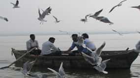 Varanasi: Sunrise Boat Ride w/ Ghats & Morning Rituals