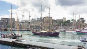 Brest: Historical Walking Tour with Téléphérique Ride