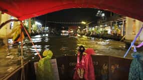 Weekend Amphawa drijvende markt & treinmarkt privétour