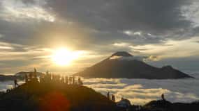 From Yogyakarta: Dieng Plateau Golden Sunrise Guided Trip
