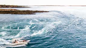 Experiencia en barco mareal con el remolino gigante de Cygnet Bay