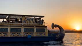 Marsa Alam: Nefertari Sunset Turtle Bay Cruise mit Abendessen