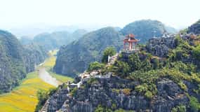 Hanoi : excursion d'une journée à Hoa Lu, aux grottes de Trang An et à la grotte de Mua avec déjeuner