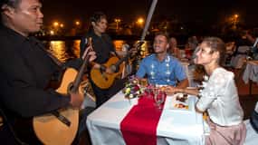 Bali Benoa: 5-Course Romantic Evening Cruise with Live Music