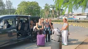 Desde el aeropuerto de Mombasa Traslado a Diani en monovolumen (5 pax)