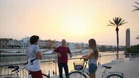 Seville: Guided Sunset Bike Tour
