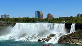 From Toronto: Niagara Falls Day Trip & Wine Tasting