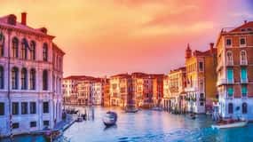 Venice: 30 min Gondola Ride on the Grand Canal with Guide