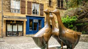 Sarlat Gourmet Tour & Market Visit with Tastings