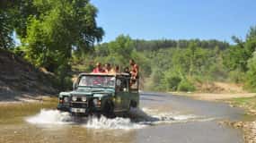 Lado: Aventura de Jeep Safari com almoço no Lago Verde