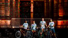 Manila: Intramuros Night Bamboo Bike Tour