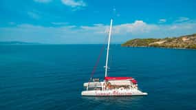 From Brač Island: Catamaran Tour with Food & Drinks