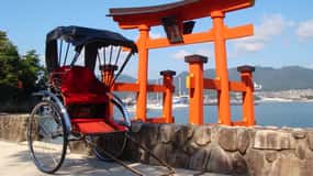 Miyajima: Private Rickshaw Tour to Itsukushima Shrine