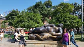 Medellín: Comuna 13, Cable Cars and Botero Statues Tour